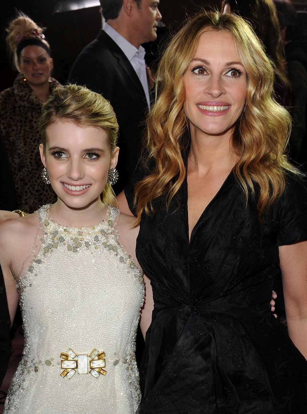 LOS ANGELES, CA - FEBRUARY 08:  Actresses Emma Roberts (L) and Julia Roberts arrive at the premiere of New Line Cinema