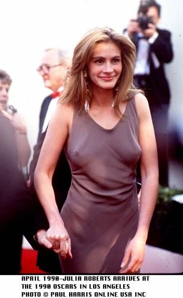 1990,Los Angeles Julia Roberts Arrives At The 1990 Oscars (Photo By Paul Harris/Getty Images)